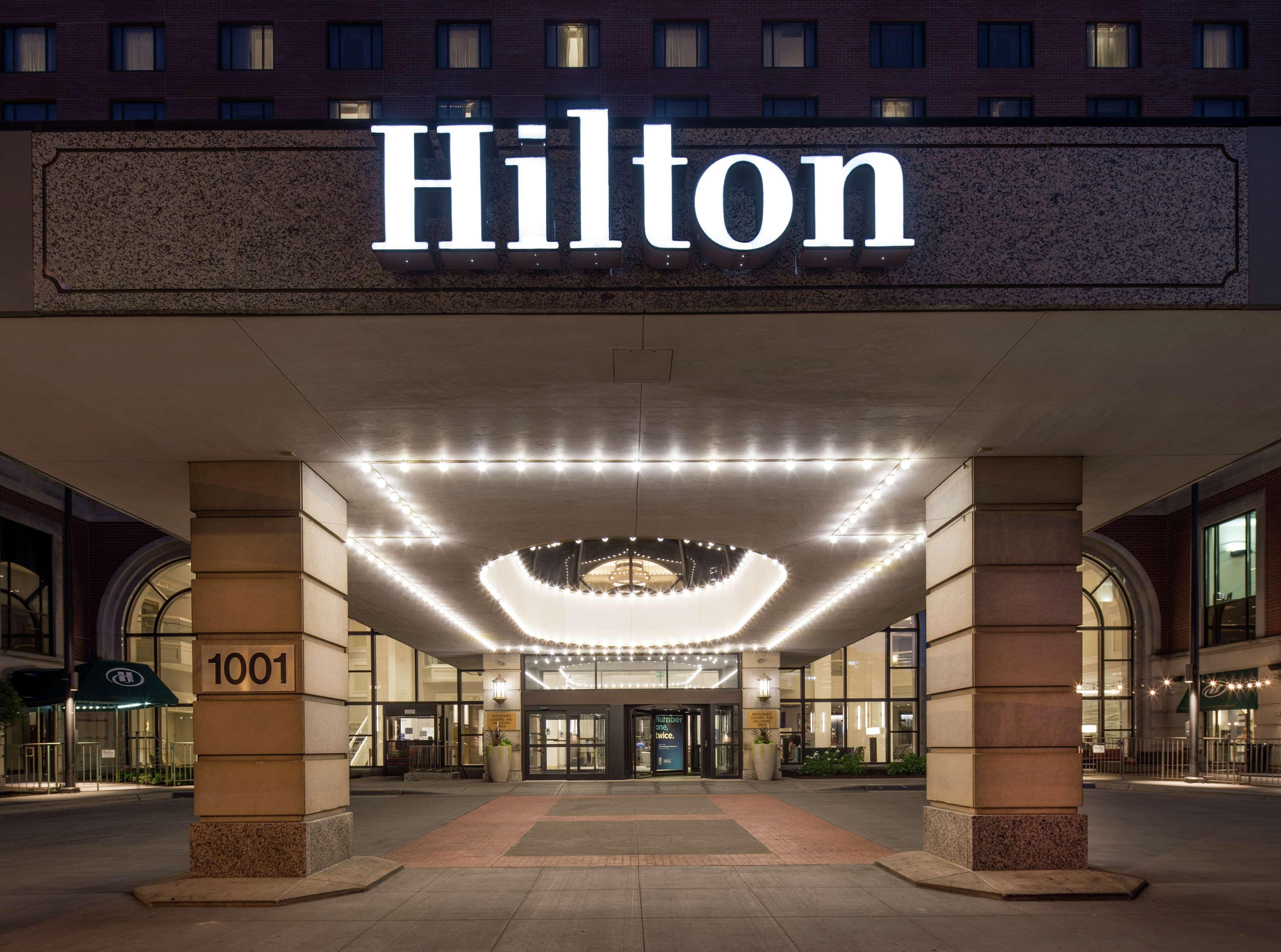 Hilton Minneapolis Exterior foto